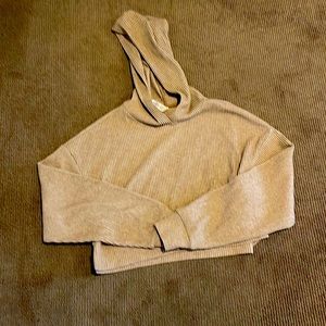 Cropped Alo Yoga hooded shirt. Size S
